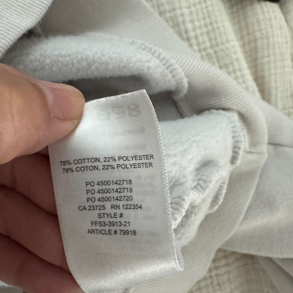 Aritzia TNA COZY AF Cropped 1/4 Zip Sweatshirt - Picture 8 of 9